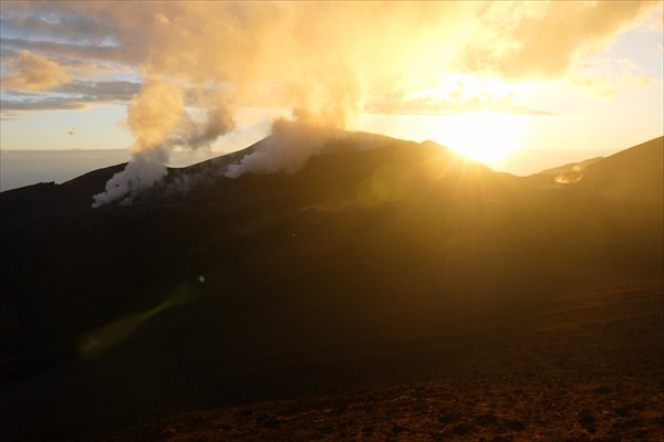 на фото: Извержение Толбачика (1)